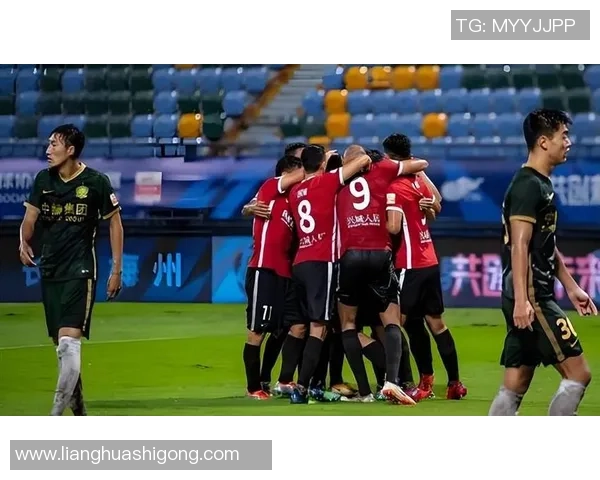 主力中卫转会传闻引发球迷热议 多队竞逐可能性成焦点 主力中卫转会传闻引发球迷热议 多队竞逐可能性成焦点